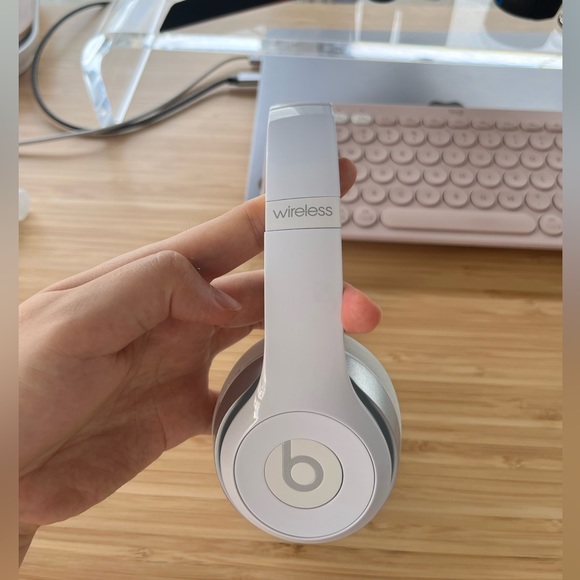 Beats Solo Wireless headphone (early model) - Picture 2 of 6